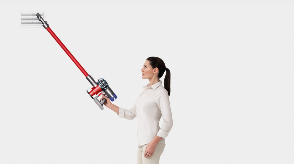 A demostration of the Dyson V6 Cord-free vacuum being used to clean in high places, showing it's versatility.